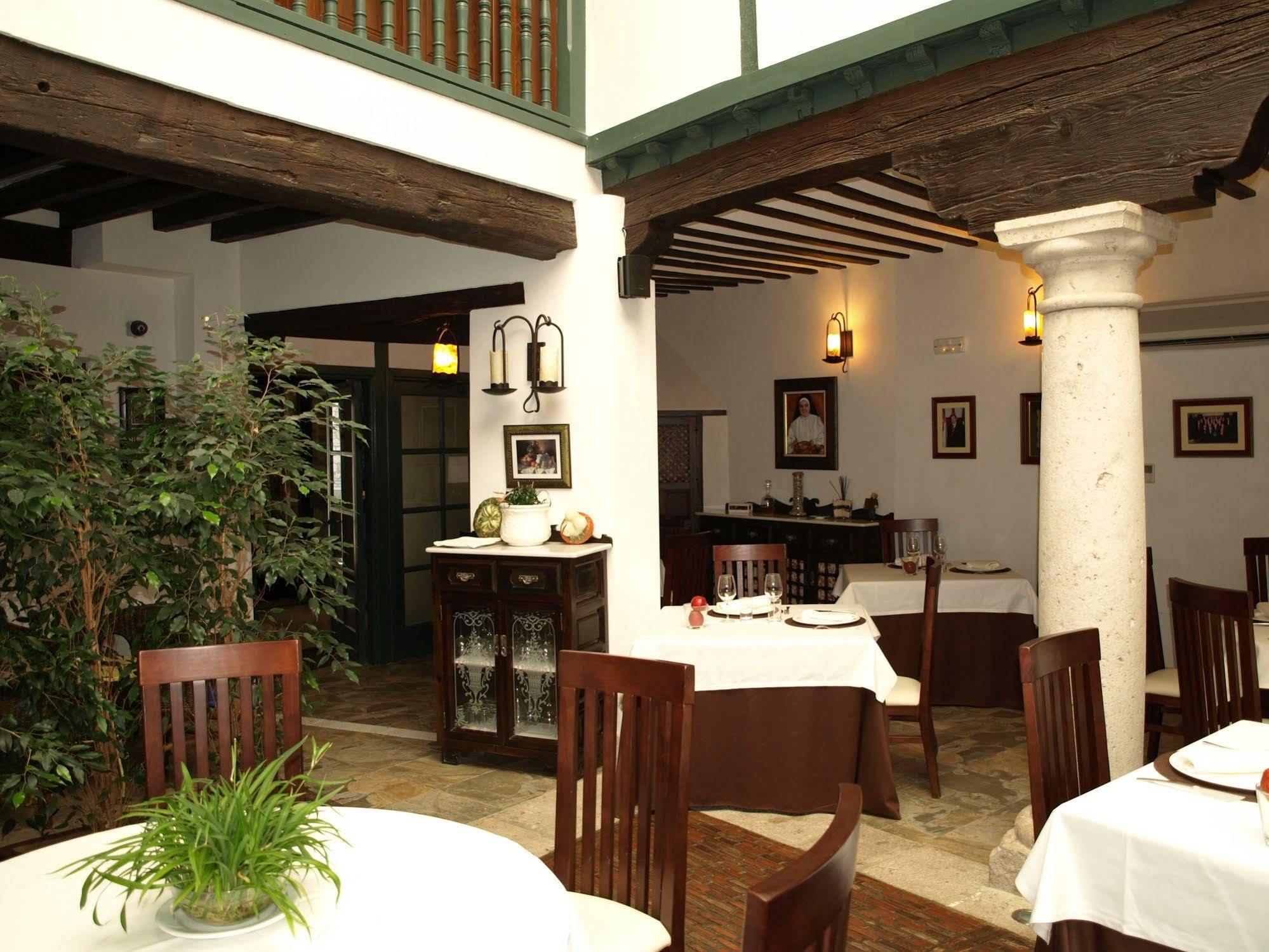 Hotel Spa La Casa Del Convento Chinchon Bagian luar foto
